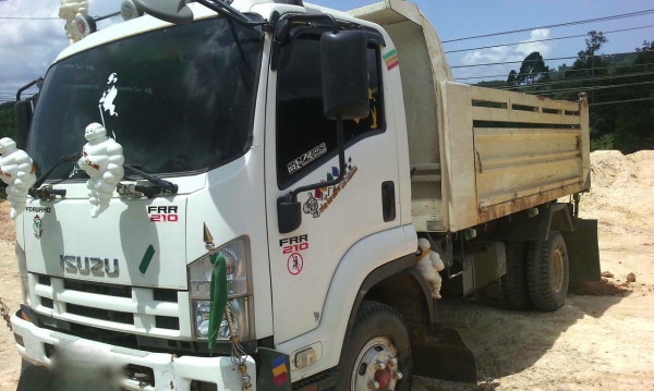 รถอีซูซุ 6 ล้อดั้ม FRR 210 แรงม้า. ปี 53.    สนใจติดต่อ  081 - 6079515