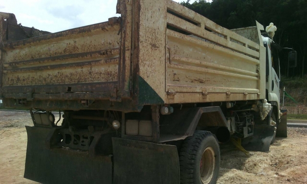 รถอีซูซุ 6 ล้อดั้ม FRR 210 แรงม้า. ปี 53.    สนใจติดต่อ  081 - 6079515