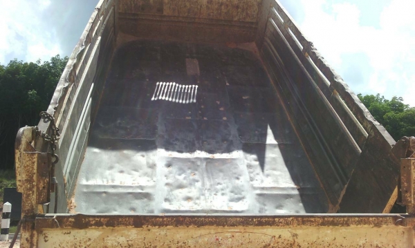 รถอีซูซุ 6 ล้อดั้ม FRR 210 แรงม้า. ปี 53.    สนใจติดต่อ  081 - 6079515