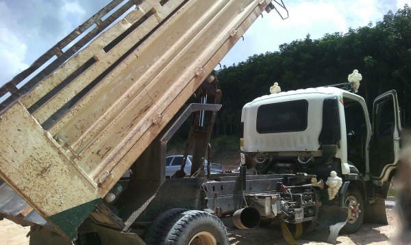 รถอีซูซุ 6 ล้อดั้ม FRR 210 แรงม้า. ปี 53.    สนใจติดต่อ  081 - 6079515