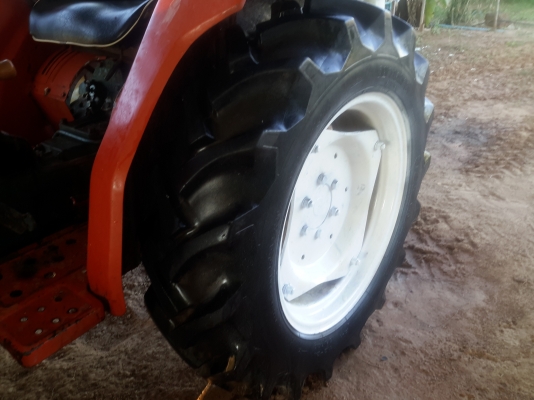 79,000 บ.ขายครับ. KUBOTA  L 2402 DT-M  (4&times;4 ) สองเพลา. สามสูบ เพาเวอร์  สวยเดิมๆ ดอกยางเต็มๆสตาร์ทติดง่าย รถดีจัดไปราคาเบาๆครับ