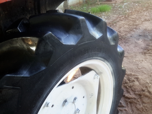 79,000 บ.ขายครับ. KUBOTA  L 2402 DT-M  (4&times;4 ) สองเพลา. สามสูบ เพาเวอร์  สวยเดิมๆ ดอกยางเต็มๆสตาร์ทติดง่าย รถดีจัดไปราคาเบาๆครับ