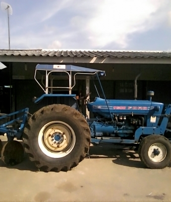 ขายรถไถ FORD  พร้อมใช้งาน เล่มทะเบียนพร้อมใช้งาน มีอุปกรณ์ 2 รายการ ผานดันหน้า- ผาน 3