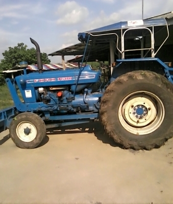 ขายรถไถ FORD  พร้อมใช้งาน เล่มทะเบียนพร้อมใช้งาน มีอุปกรณ์ 2 รายการ ผานดันหน้า- ผาน 3