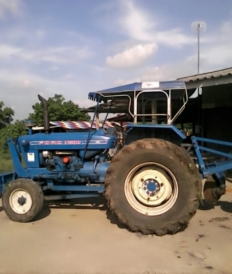 ขายรถไถ FORD  พร้อมใช้งาน เล่มทะเบียนพร้อมใช้งาน มีอุปกรณ์ 2 รายการ ผานดันหน้า- ผาน 3