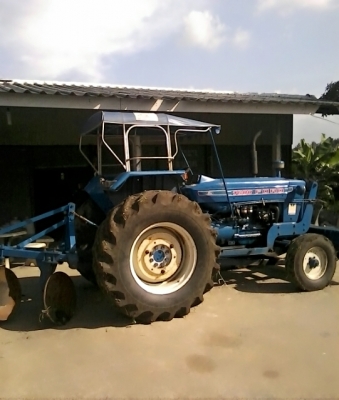 ขายรถไถ FORD  พร้อมใช้งาน เล่มทะเบียนพร้อมใช้งาน มีอุปกรณ์ 2 รายการ ผานดันหน้า- ผาน 3