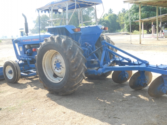 ขายรถไถ FORD  พร้อมใช้งาน เล่มทะเบียนพร้อมใช้งาน มีอุปกรณ์ 2 รายการ ผานดันหน้า- ผาน 3