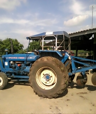 ขายรถไถ FORD  พร้อมใช้งาน เล่มทะเบียนพร้อมใช้งาน มีอุปกรณ์ 2 รายการ ผานดันหน้า- ผาน 3