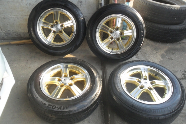 ล้อแม็ก15นิ้ว 5รู114 พร้อมยาง สวยๆ 4 ล้อ ลดราคาเหลือ 6000 บาท