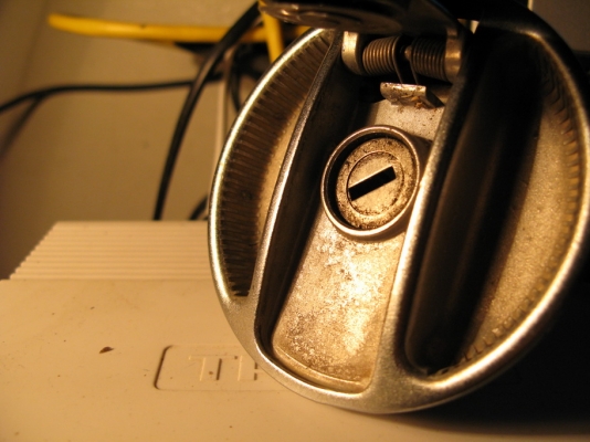 ฝาน้ำมัน รถเก่าๆ