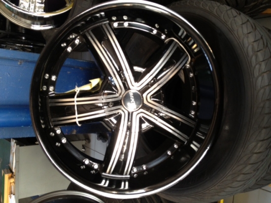 ล้อแมกซ์ของใหม่ ขอบ20" 5ก้าน ดำ สวย 6รู/139 ทั้ง 4วงเพียง 22,500 บาท โทร: 081-807-3355