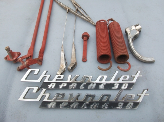 ขายแลกอาปาเช่ 60 ปะผุเรียบร้อย (แถมต่างจังหวัดช่วยค่ารถยกครึ่งหนึ่ง-ในกรุงเทพฟรีครับ) ของแถมเยอะครับ (ไม่มีเบาะ-ไม่คัสซี-ไม่มีกระจกหน้าหลังครับ) ตามรูปครับ