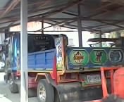 ISUZU DECA 195 HP 6HE1 หกล้อดั๊มพ์ รุ่นหัวท็อป ชุดแต่งเต็มรอบคันสวยจัด เครื่องแน่น หัวเก๋งสีบางเดิมมีหมวกเก๋งครบพร้อม ภายในสวย เครื่องเสียงชุดใหญ่ แอร์ พวงมาลัยเพาเวอร์ เบรคทริ๊ปฟี้ กระบะดั๊มพ์เหล็ก 6 ตันยาว 3.60 เมตร ช่วงล่างยางเต็มพร้อมบรรทุกพร้อมใช้งาน