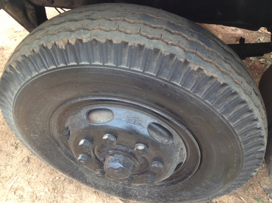 HINO KT920 - 168 HP EH700 รถหางปลาสิบล้อเพลาเดียว ใช้ลาก PC 200 ได้เลยครับ เครื่องแรงดีมาก หัวเก๋งสีสันสวยไม่มีผุเลย พวงมาลัยเพาเวอร์ ช่วงล่างแน่นคัชซีสวยไม่มีแตกบวม ยางสภาพดีพร้อมลากพร้อมบรรทุกได้เลย เอกสารทะเบียนครบพร้อมโอน ราคาต่อรองได้ครับ