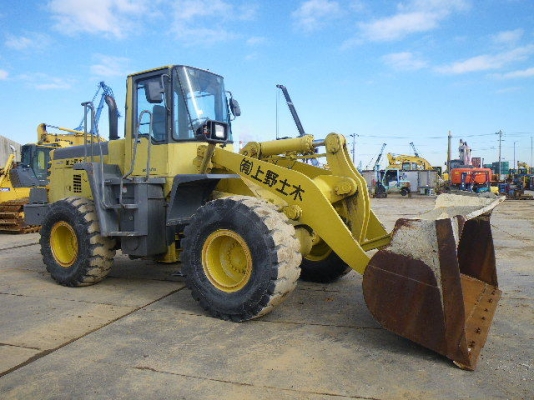 WA350-3-50519KOMATSUตอนนี้รถจอดที่(CSนวนคร)ครับ