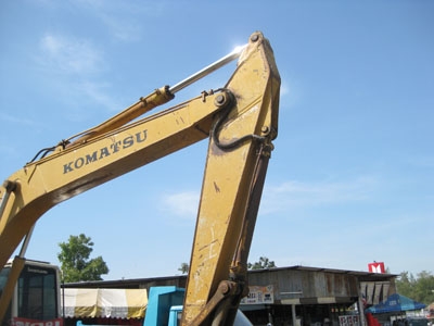 ขาย Komutsu PC200-5 ไฟฟ้าครบมีแอร์ ใช้งานได้เลย โทร 088-4501277