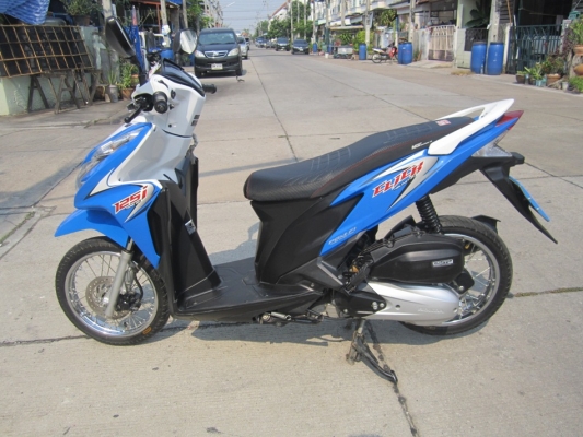 ขายด่วนคับ click125i ตัวล่าสุด ปี55 นางฟ้าสวยๆ ชุดโอนครบ