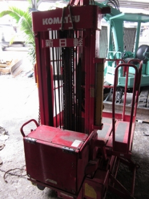 ขาย-Robot ดูดกระจก ยี่ห้อ KOMATSU ใช้สำหรับงานติดตั้งกระจก