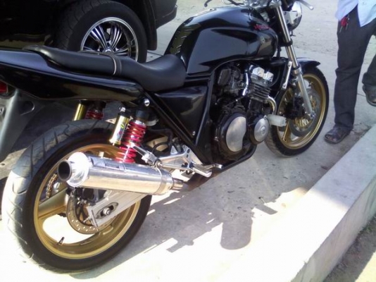 ขายCB400 ปี93 อินวอย+สรรพสามิต 65,000 รถอยู่สุรินทร์ครับ