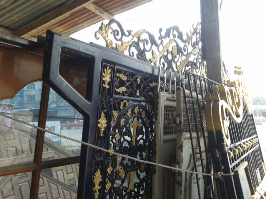 ประตู เหล็ก อัลลอย