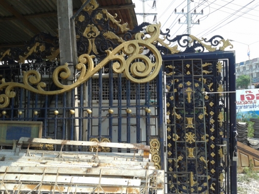 ประตู เหล็ก อัลลอย