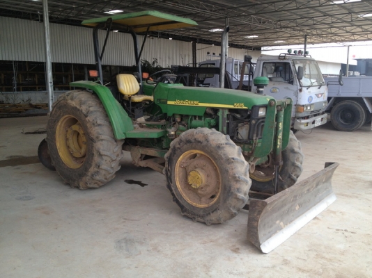 มีอีกคันรุ่น 5615 80 แรง ครับ ขับ 4 ล้อ สภาพใหม่มากสนใจโทรมาก่อนต่อรองราคาได้ครับคุยกันก่อนครับrnสนใจ โทร.081-2659193 คุณสุวรรณ 081-8789119 คุณสุขเกษม 085-4795337 คุณเล็ก 081-5939936 คุณวิยะดา 044-389074