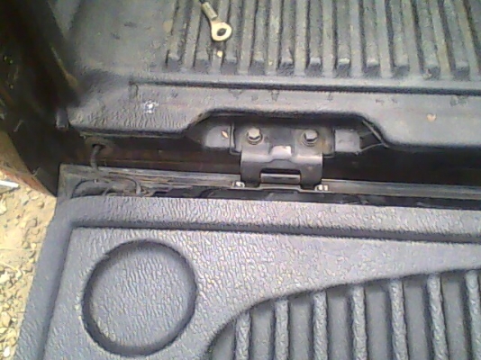 กะบะยกลงไทตัน