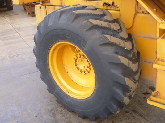 ขายรถตัก KOMATSU  WA100-1 สภาพสวยมากๆ เหมือนได้ใหม่ นำเข้าจากนอก 100\% ไม่มีการใช้งานในไทยแน่นอนค่ะ สนใจติดต่อเจี๊ยบได้เลยค่ะโทร 087-33102548ค่ะ