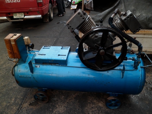 ขายปั๊มลม 2 สูบ พร้อมถังขนาด 220 ลิตร  iwata