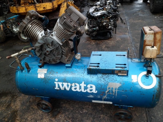ขายปั๊มลม 2 สูบ พร้อมถังขนาด 220 ลิตร  iwata