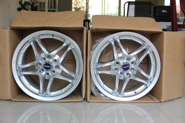 ล้อขอบ16" กว้าง7นิ้ว รู4/100 และ 4/114 ของใหม่ ชุดละ6500 ฿
