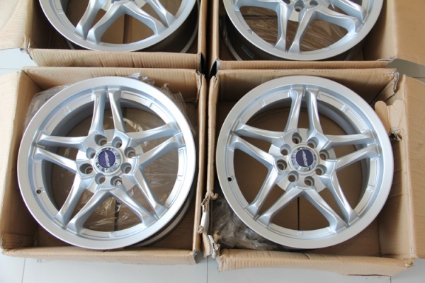 ล้อขอบ16" กว้าง7นิ้ว รู4/100 และ 4/114 ของใหม่ ชุดละ6500 ฿