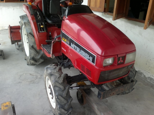 ขายรถไถแบบนั่งขับเก่าญี่ปุ่น 2 เพลา 4 WDยี่ห้อ มิตซูบิชิรุ่น MTX 225 ขนาด 23แรงม้าเป็นรุ่นใหม่สภาพสวยพร้อมใช้งาน ขายรถไถแบบนั่งขับเก่าญี่ปุ่น 2 เพลา 4 WDยี่ห้อ มิตซูบิชิรุ่น MTX 225 ขนาด 23แรงม้าเป็นรุ่นใหม่สภาพสวยพร้อมใช้งาน