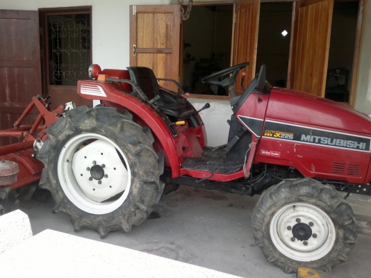 ขายรถไถแบบนั่งขับเก่าญี่ปุ่น 2 เพลา 4 WDยี่ห้อ มิตซูบิชิรุ่น MTX 225 ขนาด 23แรงม้าเป็นรุ่นใหม่สภาพสวยพร้อมใช้งาน ขายรถไถแบบนั่งขับเก่าญี่ปุ่น 2 เพลา 4 WDยี่ห้อ มิตซูบิชิรุ่น MTX 225 ขนาด 23แรงม้าเป็นรุ่นใหม่สภาพสวยพร้อมใช้งาน