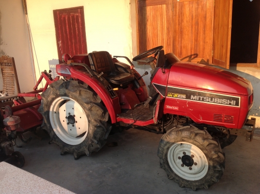 ขายรถไถแบบนั่งขับเก่าญี่ปุ่น 2 เพลา 4 WDยี่ห้อ มิตซูบิชิรุ่น MTX 225 ขนาด 23แรงม้าเป็นรุ่นใหม่สภาพสวยพร้อมใช้งาน ขายรถไถแบบนั่งขับเก่าญี่ปุ่น 2 เพลา 4 WDยี่ห้อ มิตซูบิชิรุ่น MTX 225 ขนาด 23แรงม้าเป็นรุ่นใหม่สภาพสวยพร้อมใช้งาน