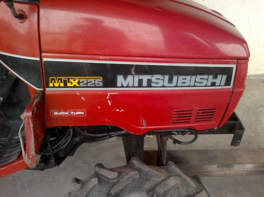 ขายรถไถแบบนั่งขับเก่าญี่ปุ่น 2 เพลา 4 WDยี่ห้อ มิตซูบิชิรุ่น MTX 225 ขนาด  23แรงม้าเป็นรุ่นใหม่สภาพสวยพร้อมใช้งาน