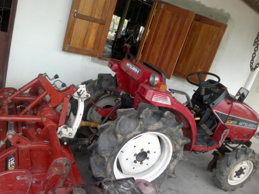 ขายรถไถแบบนั่งขับเก่าญี่ปุ่น 2 เพลา 4 WDยี่ห้อ มิตซูบิชิรุ่น MTX 225 ขนาด 23แรงม้าเป็นรุ่นใหม่สภาพสวยพร้อมใช้งาน ขายรถไถแบบนั่งขับเก่าญี่ปุ่น 2 เพลา 4 WDยี่ห้อ มิตซูบิชิรุ่น MTX 225 ขนาด 23แรงม้าเป็นรุ่นใหม่สภาพสวยพร้อมใช้งาน