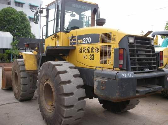 รถตักโคมัตสุWA270
