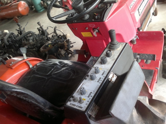 ขายรถไถแบบนั่งขับเก่าญี่ปุ่น 2เพลา 4WDยี่ห้อ shibaura รุ่นP17F สเปเชี่ยว  ขนาด 17แรงม้าสภาพสวยพร้อมใช้งาน