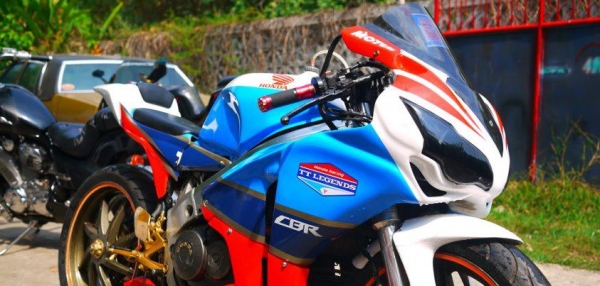 รับสั่งประกอบnc30,cbr400พร้อมทะเบียนเลือกสีเลือกลายได้95000ติดต่อ0803355484