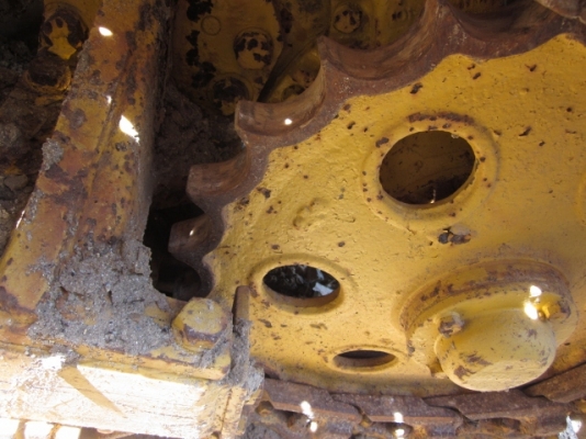 ขาย-รถแทรกเตอร์ (Tractor) KOMATSU D2-3 ของเก่าญี่ปุ่นแท้ สภาพดี เหมือนใหม่ทีเดียว ขาย-รถแทรกเตอร์ (Tractor) KOMATSU D2-3 ของเก่าญี่ปุ่นแท้ สภาพดี เหมือนใหม่ทีเดียว