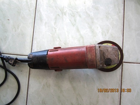 เครื่องเจียรไฟฟ้าMaktec MT954 สภาพดี พร้อมใช้งานครับ เครื่องเจียรไฟฟ้าMaktec MT954 สภาพดี พร้อมใช้งานครับ