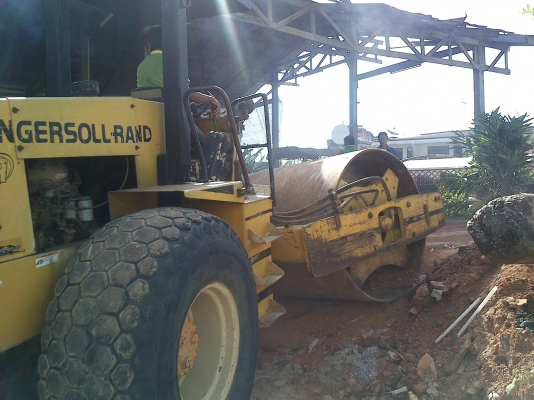 รถบดสั่นสะเทือน IR SD100D รถบดสั่นสะเทือน IR SD100D