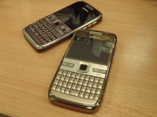ขาย Nokia E72 สีม่วง