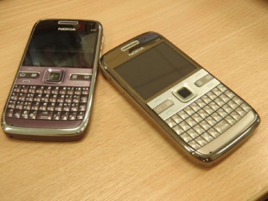 ขาย Nokia E72 สีม่วง