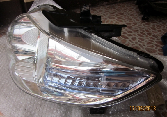 ขายไฟหน้า HONDA City ZX idsi สภาพ 90\% พร้อมหลอดทั้งชุดเลยครับ