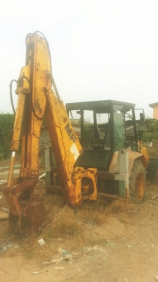 รถตักหน้าขุดหลัง MF 750