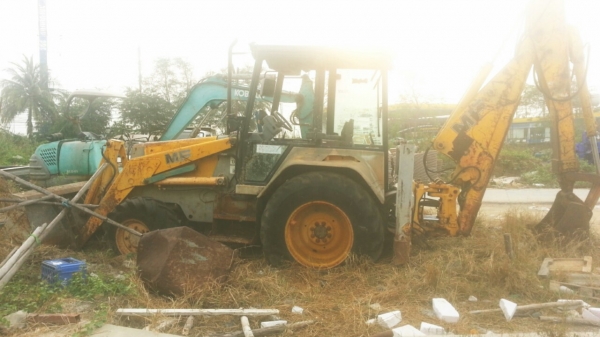 รถตักหน้าขุดหลัง MF 750