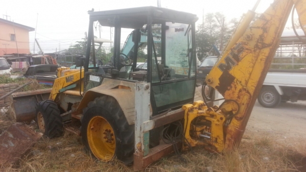 รถตักหน้าขุดหลัง MF 750
