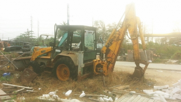 รถตักหน้าขุดหลัง MF 750